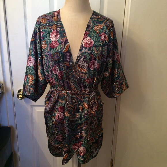 angelique Other - Vintage floral robe.
